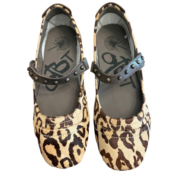 OTBT Gamine Leopard Print Pony Hair Ballet Flats Size 7.5 EUC - Picture 1 of 8